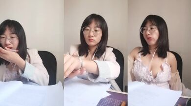 真实小学语文老师，欠了网贷黄播，批改学生作业，小露酥胸，刺激诱惑必看